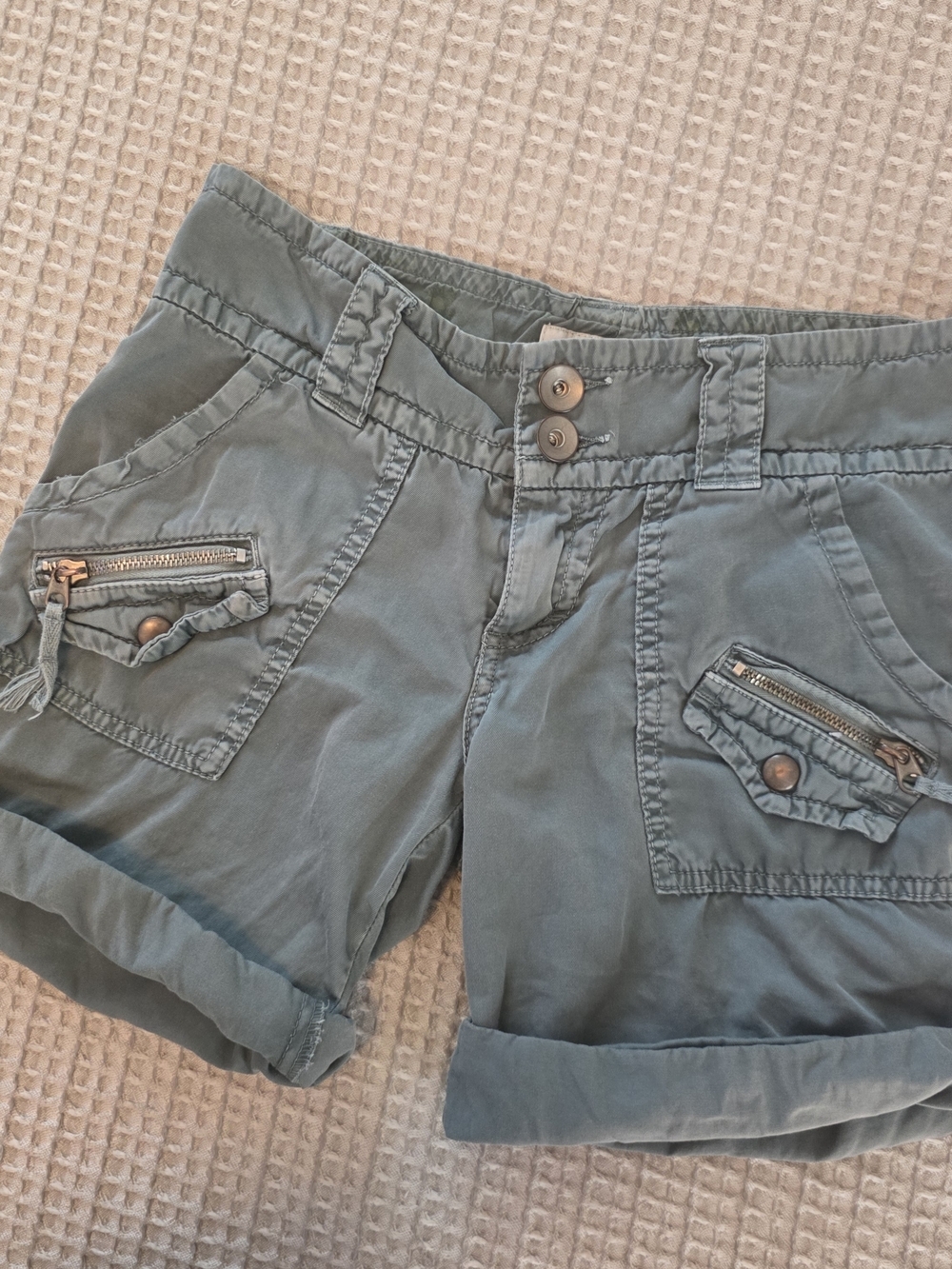 Women's Utility Cargo Shorts in Sage Green with Front Zip Pockets SZ 25